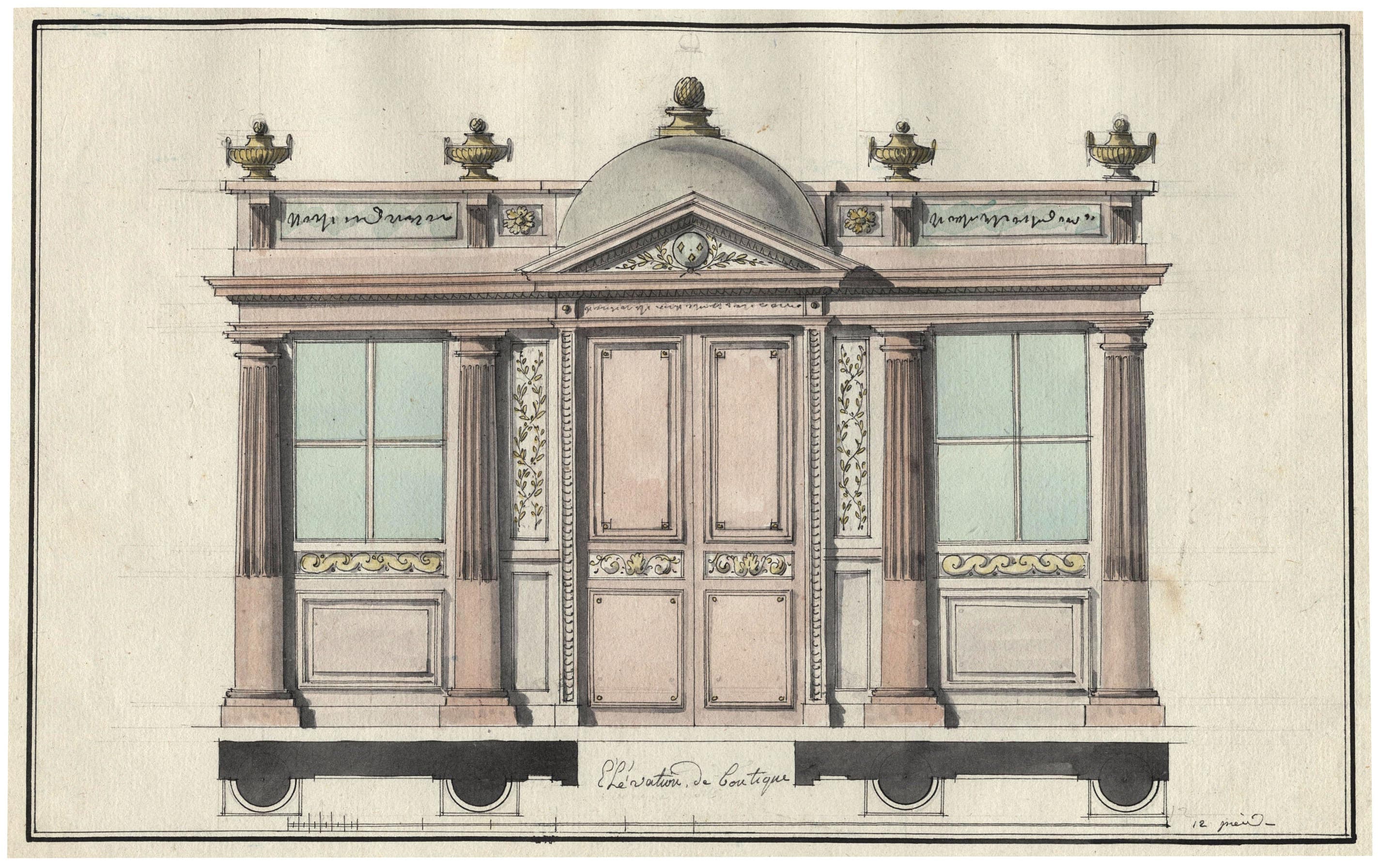 Façade d'une boutique au fronton armorié