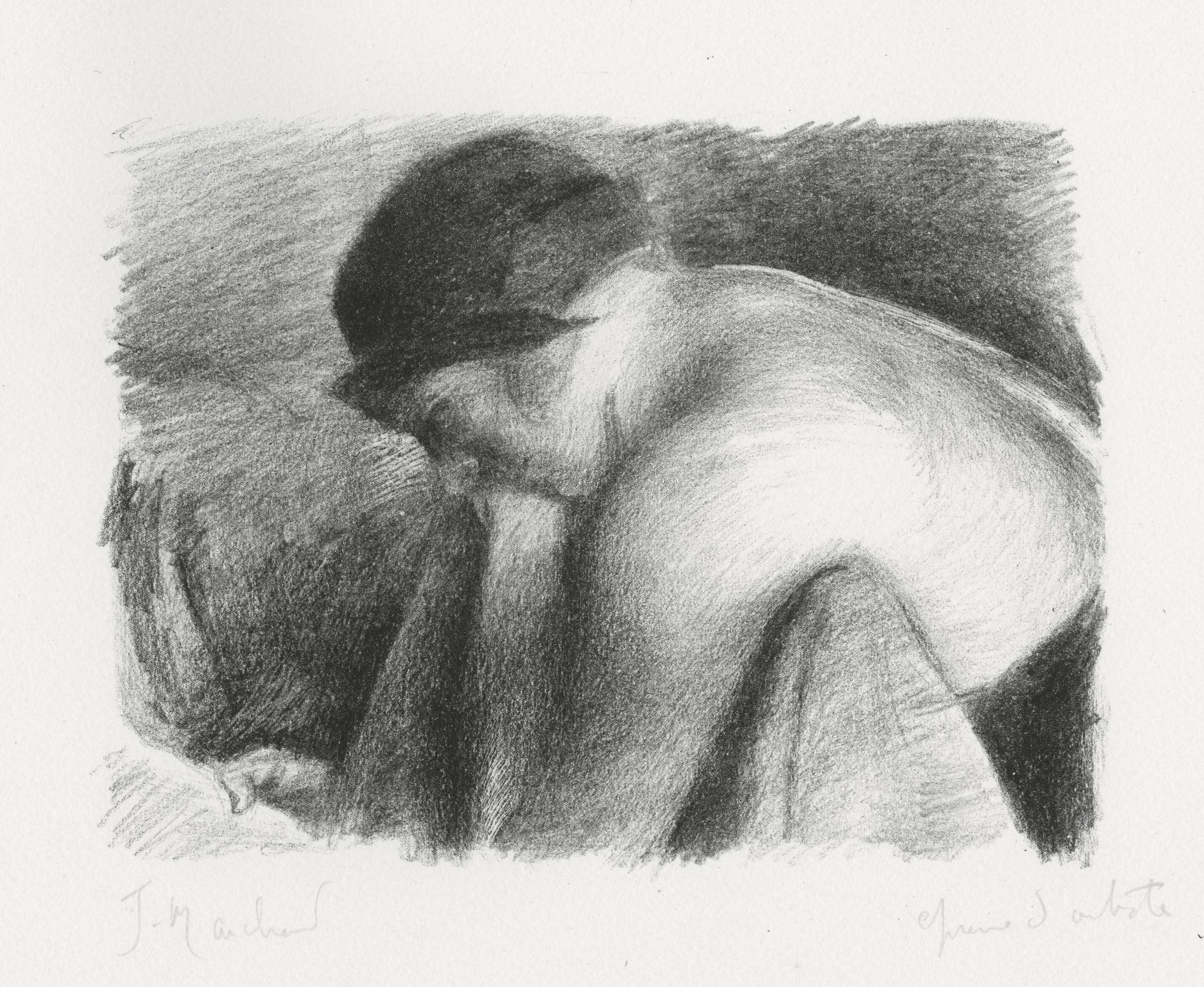 Jeune femme en bustier appuyée