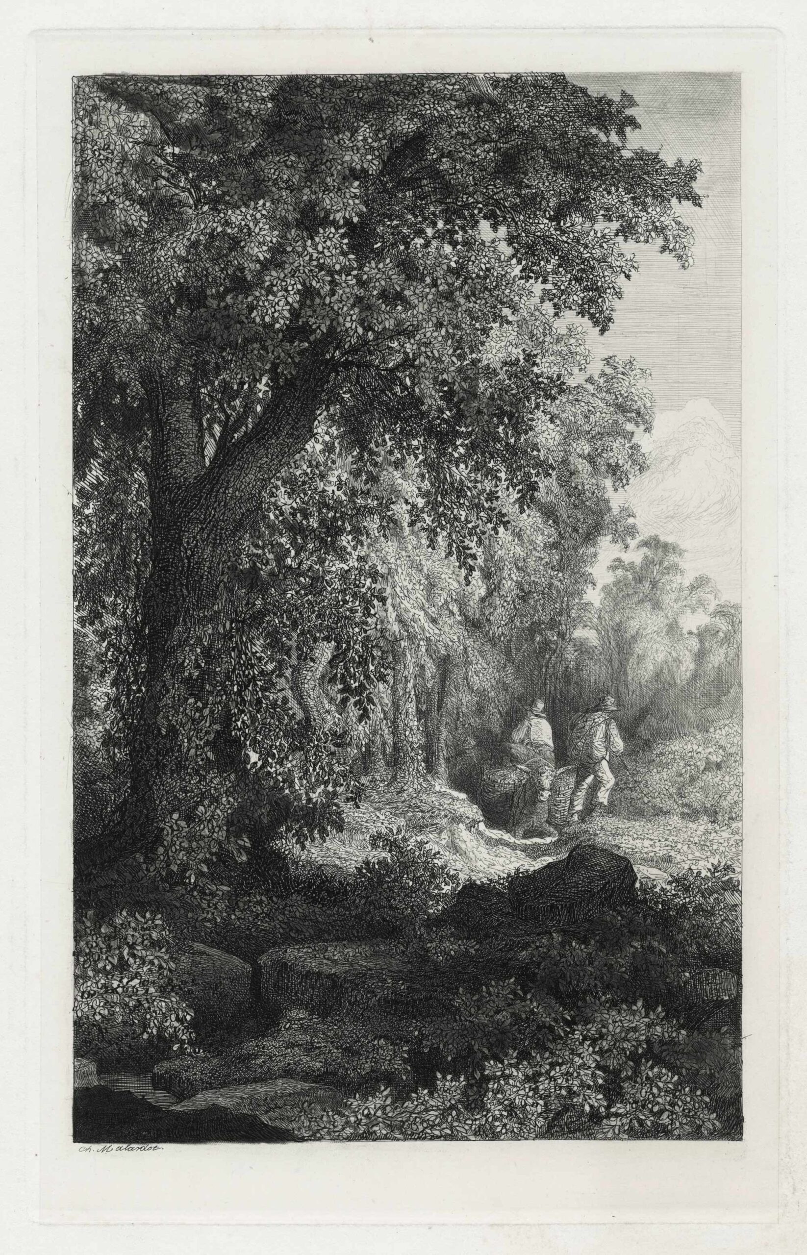 Deux paysans lourdement chargés sur un chemin en forêt