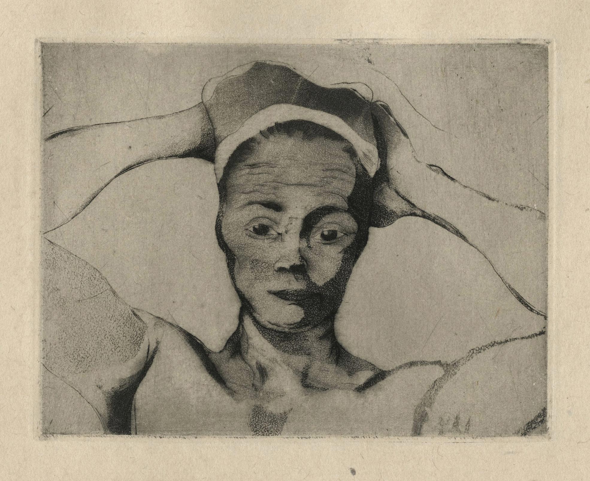 Étude de nu, les mains derrière la tête