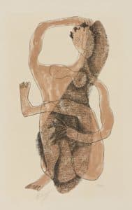 Femme assise à la jambe levée 